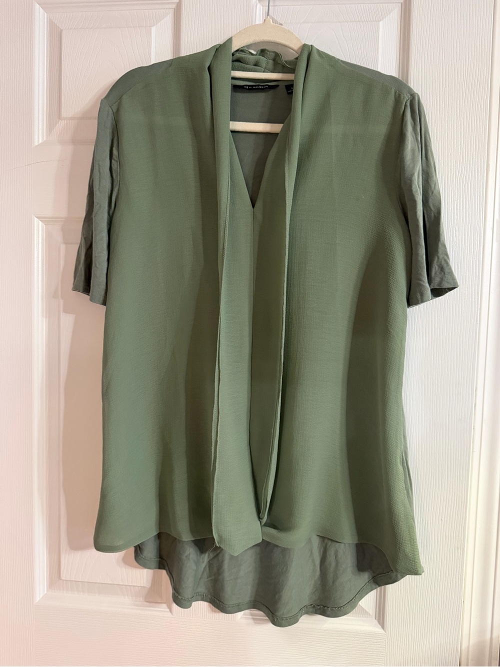 H by Halston Women’s Green Solid V-Neck Short Sleeve Pullover Blouse Small